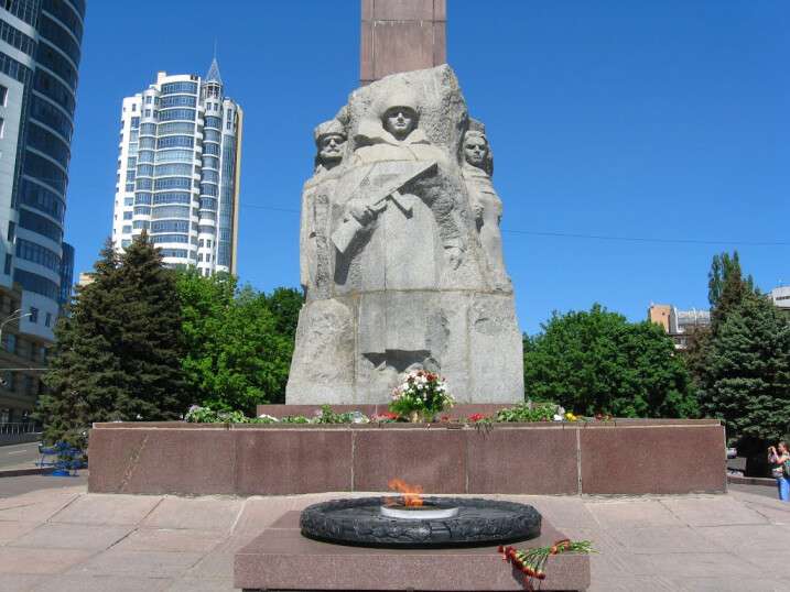 Монумент славы новосибирск фото после реконструкции