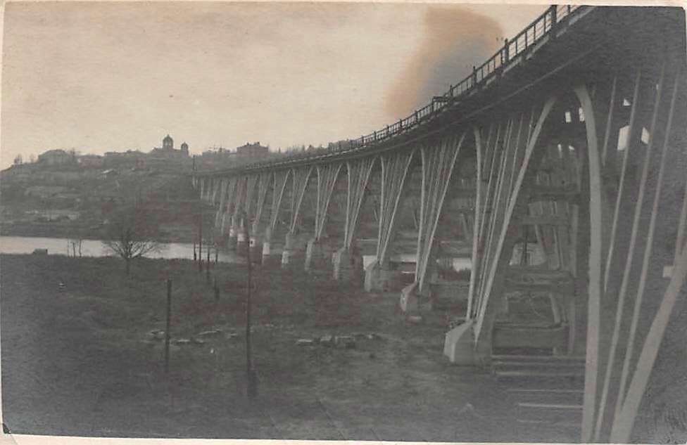 strassenbr-cke-am-kloster-dnepropetrowsk-ukraine-ostfront.jpg