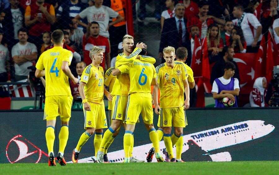 1476109620-8596-v-dvuh-poslednih-matchah-igroki-sbornoy-ukrainyi-oderjali-pobedu-i-nichyu-dobyiv-4-ochka.jpg
