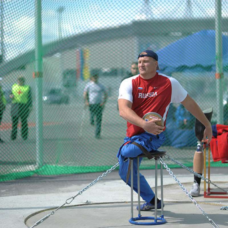 Среди спортсменов. Ашапатов Алексей вид спорта. Алексей Ашапатов паралимпиец по легкой атлетике. Паралимпийский чемпион по лёгкой атлетике Алексей Ашапатов. Алексей Кузнецов спортсмен параолимпиец.