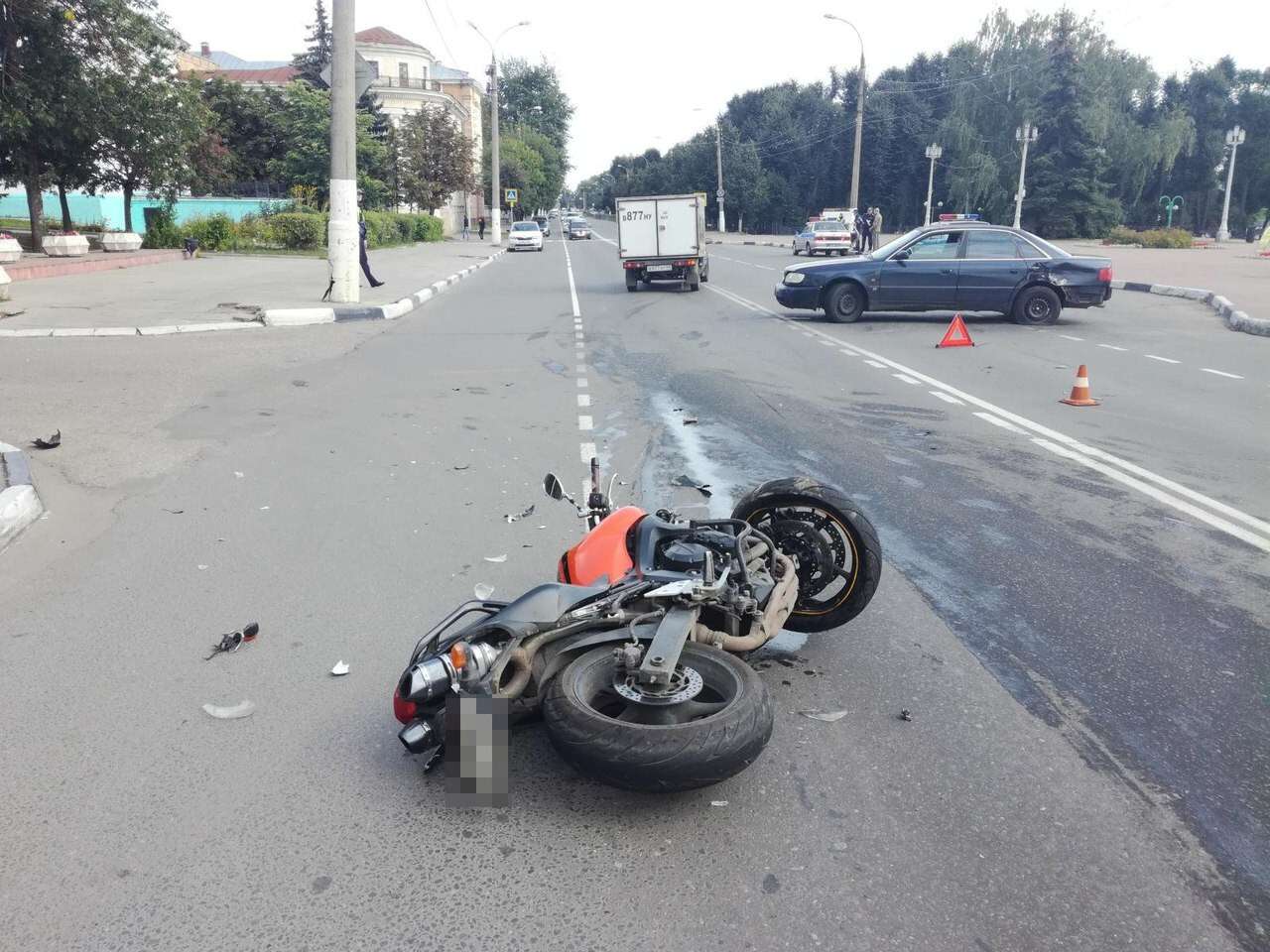 Сбили мопед. Мото ДТП на Брянской трассе. Под Курском сбили мотоциклиста. Аварийные ситуации на мото. В Карачеве разбился мотоциклист.