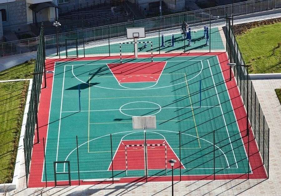 Бизард площадка торговая. Спортивная площадка. Футбольно баскетбольная площадка. Баскетбольно-волейбольная площадка. Многофункциональная спортивная площадка.