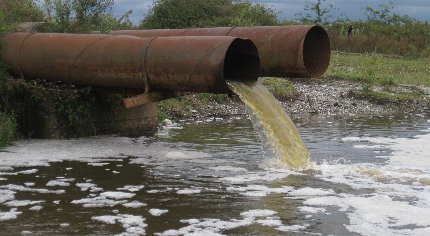 Загрязненная вода