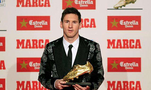 1384957546_b_messi-vruchena-zolotaja-butsa-po-itogam-sezona-2012-13.jpg