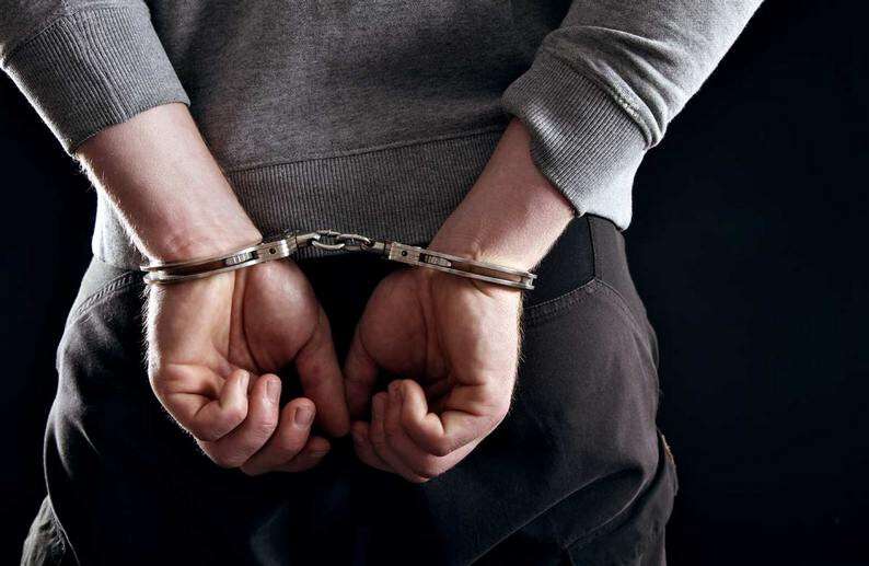 20150622_handcuffs-man3_shutterstock.jpg