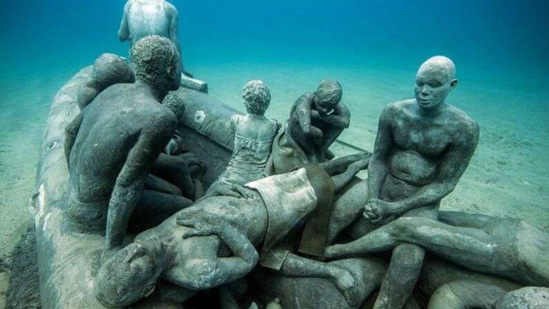 160209130649_jason_decaires_taylor_raft_640x360_jasondecairestaylor_nocredit