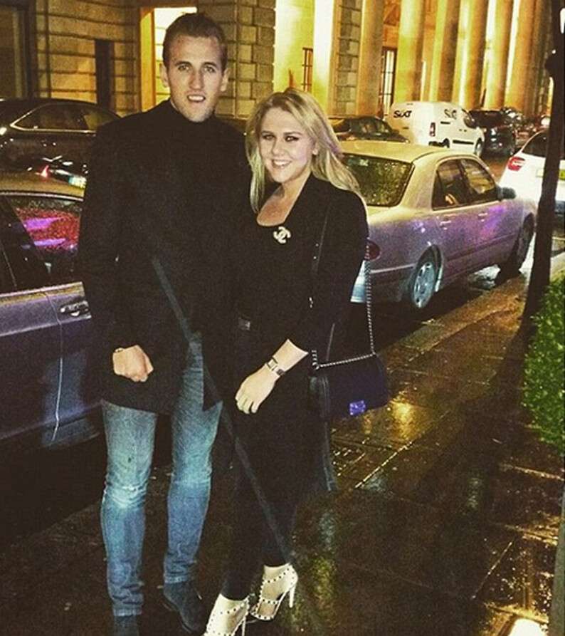 2fb5899200000578-3380580-tottenham_and_england_striker_harry_kane_was_out_and_about_with_-a-7_1451809721634
