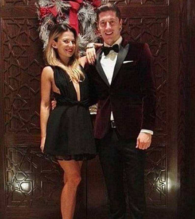 2fb5806500000578-3380580-bayern_forward_robert_lewandowski_posted_this_picture_on_instagr-a-5_1451809721627_1