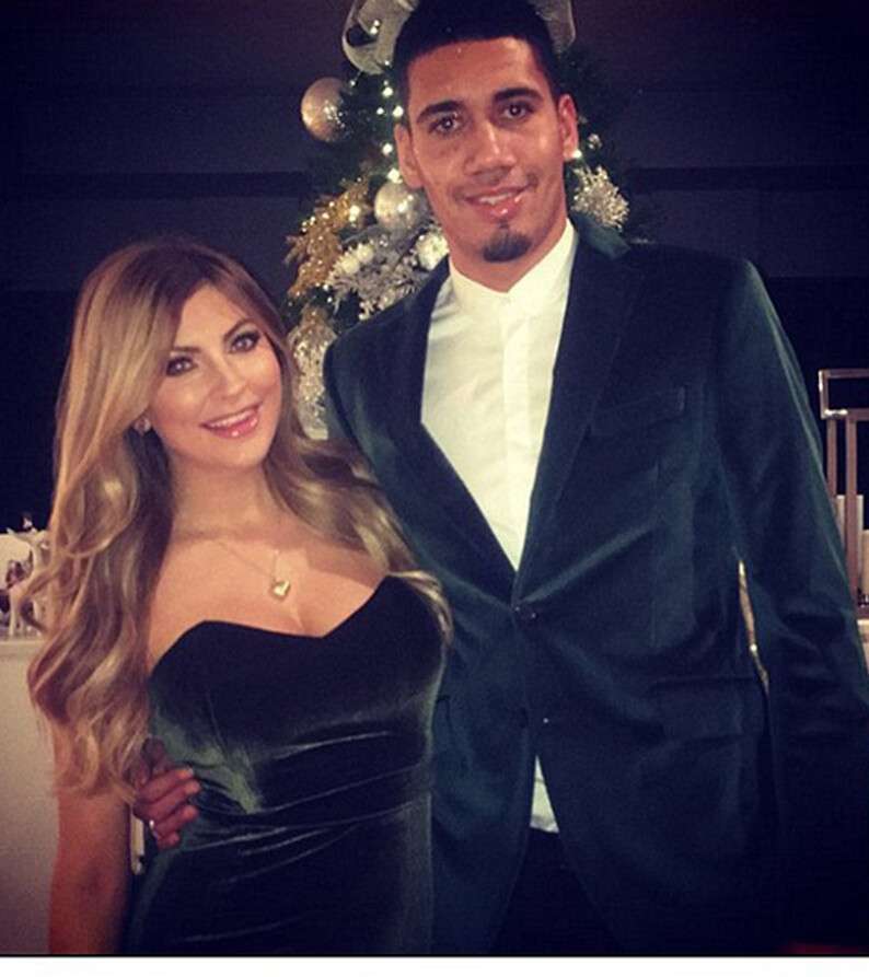 2fb5a3cf00000578-3380580-manchester_united_defender_chris_smalling_and_girlfriend_sam_coo-a-3_1451809721621