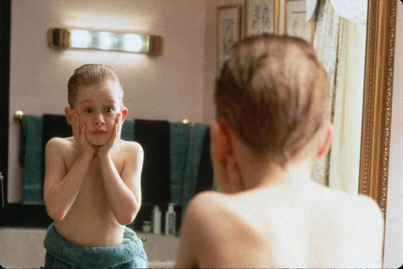 5167010-650-1450097301-still-of-macaulay-culkin-in-singur-acasa