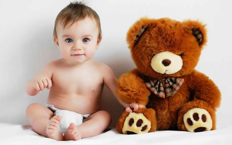 people_children_baby_and_toy_034035_.jpg