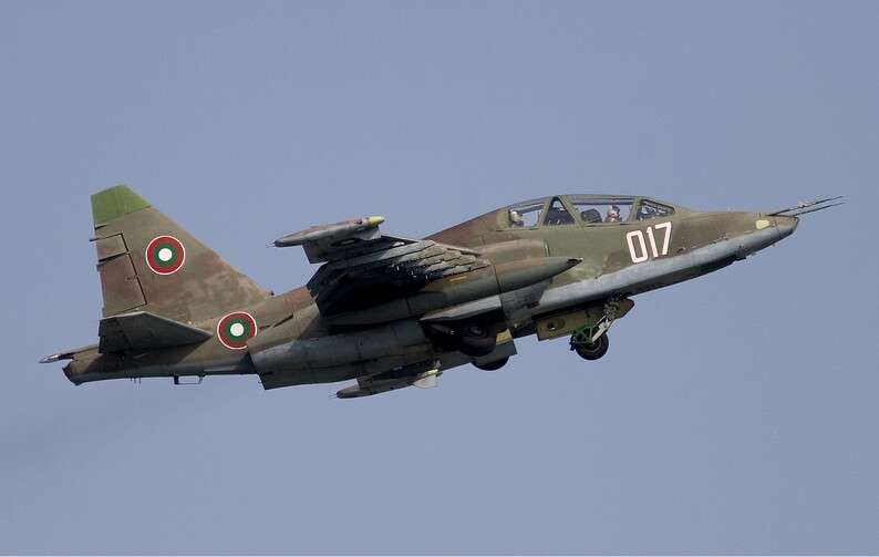 bulgarian_air_force_sukhoi_su-25ubk_lofting.jpg