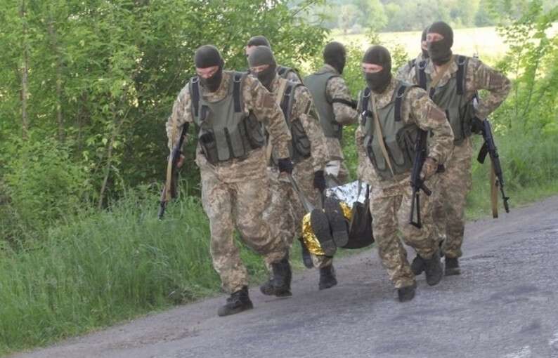 1432191989-2070-trening-po-takticheskoy-meditsine-dnepropetrovsk-evakuatsiya-ranenogo-s-polya-boya-takticheskaya-meditsina-ranenyie.jpg