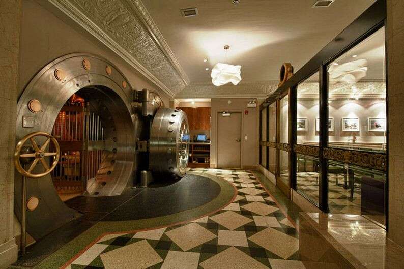 retrostyle_supper_club_in_the_bank_vault_room_640_08.jpg