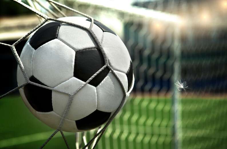 sport_soccerball_in_a_grid_036147_.jpg