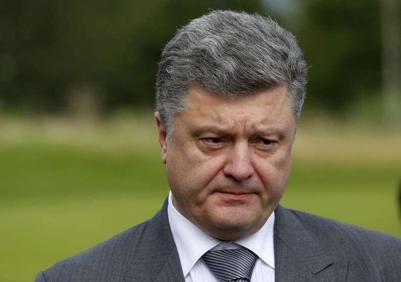 poroshenko-vykorystovuye-vplyv-shhob-zakryty-spravu-pro-zemelni-maxinacziyi-rferl_large.jpg