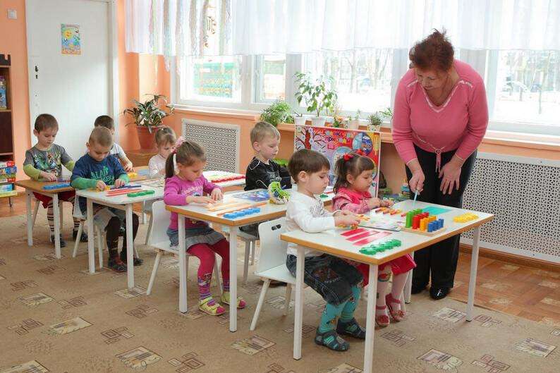 rebenok-v-detskom-sadike.jpg