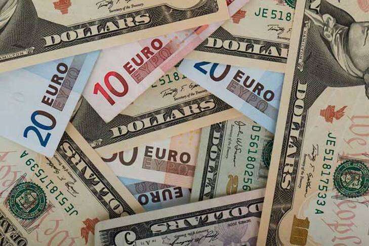 dollars-euros-2011.jpg