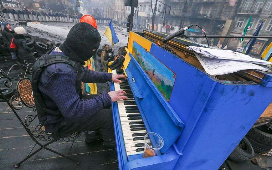 украина
