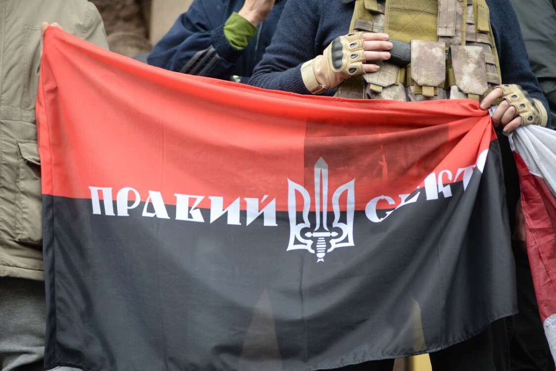 pravyi_sektor_right_sector_flag._euromaidan_kyiv_ukraine._events_of_february_22_2014.jpg