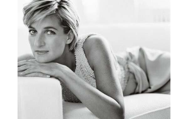 diana-princess-of-wales-by-mario-testino-at-kensington-palace-4.jpg
