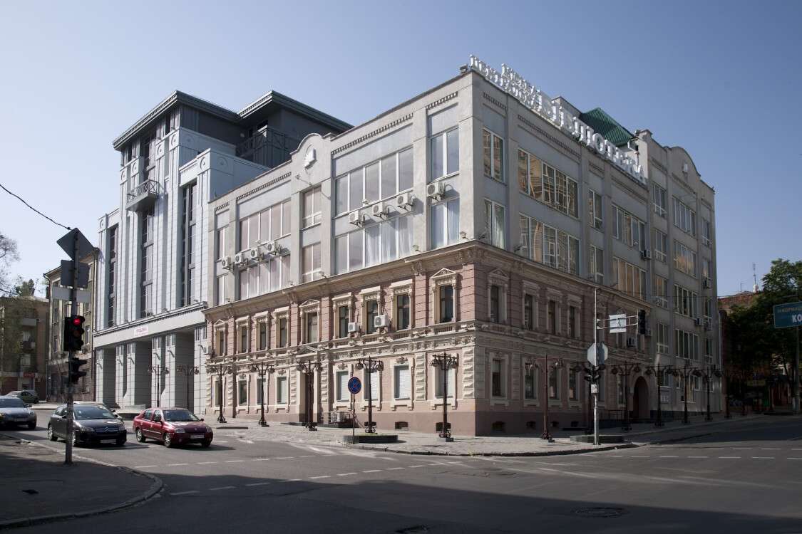 biblioteka_na_uglu_ulic_lenina_i_ulicy_komsomolskoy._dnepropetrovsk.jpg