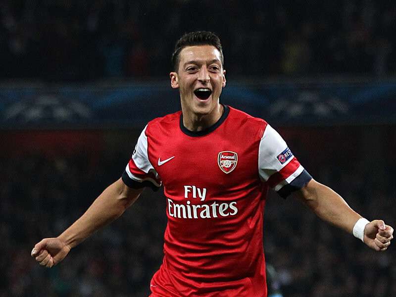 arsenal-v-napoli-mesut-ozil-celeb-pa_3012545.jpg