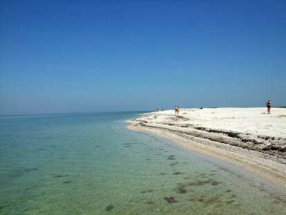 Biryuchiy-ostriv-na-Azovskomu-mori-v-Hersonskiy-oblasti