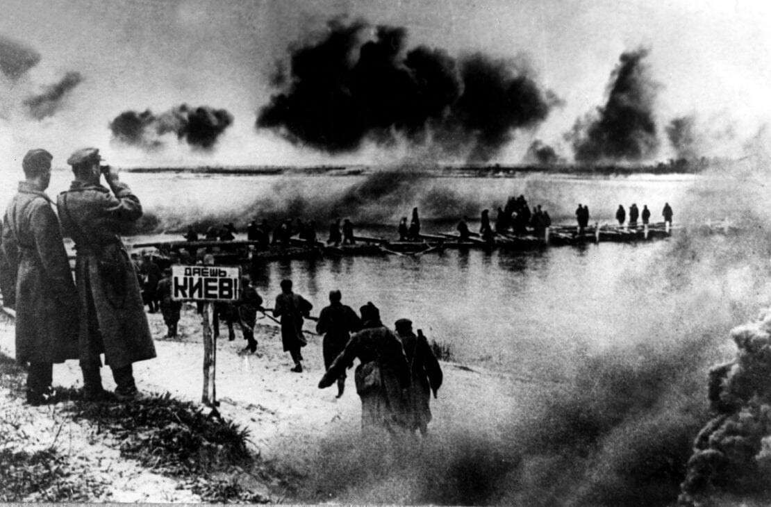 Red Army crossing Dnieper to liberate Kyiv from German forces, 1943