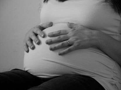 v-poezde-vladivostok-novosibirsk-buynaya-kompaniya-izbila-beremennuyu-zhenshchinu-117188