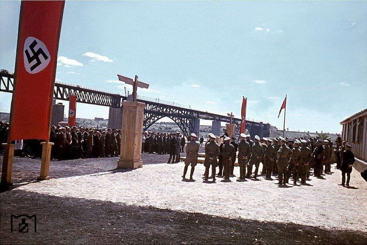 Немцы запорожье. Мост Стрелецкого в Запорожье. Мост через Днепр в Запорожье 1943.