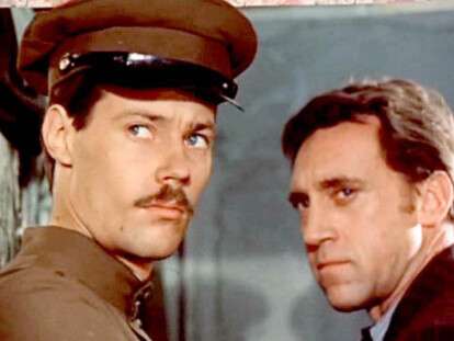 kinopoisk.ru-Mesto-vstrechi-izmenit-nelzya-584798_d_850