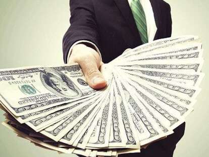 140722120404_rich_money_in_the_hand_624x351_thinkstock
