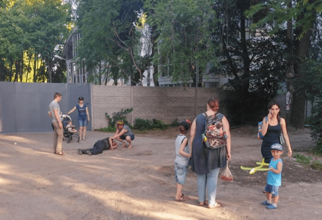 На улице в Днепре человеку стало плохо, вызвали 