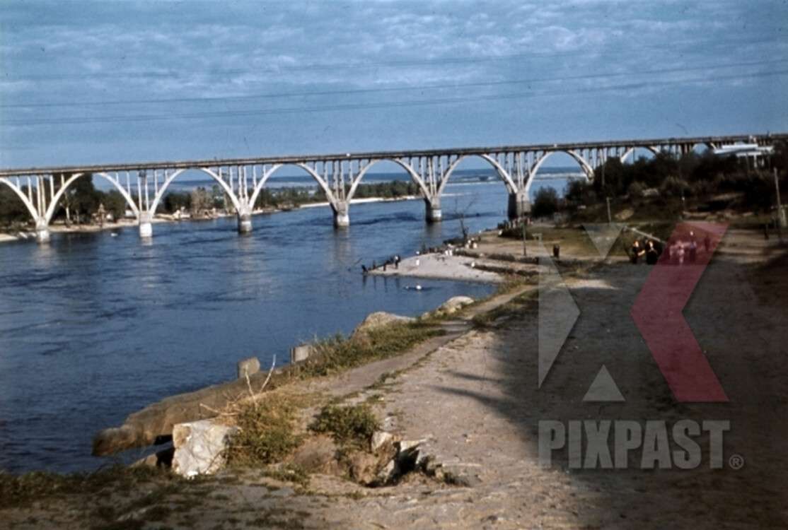 merefachersonbridge-over-the-dnieper-in-dnipropetrovsk-ukraine-1942-13273