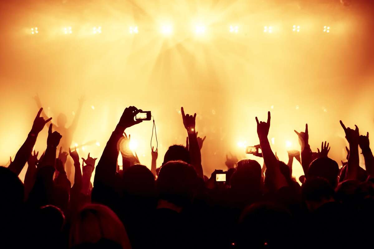 rock-concert-situations-gifs