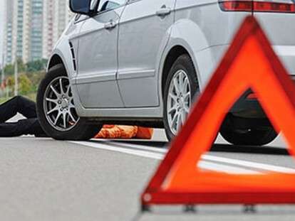 popast-pod-mashinu-2