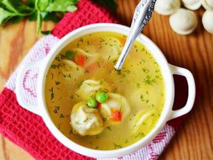 sup-s-pelmenyami-v-piale