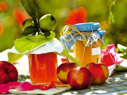 Apple jelly and apple puree