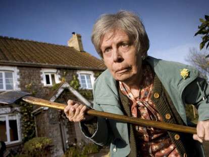 topor-babushka-zlaya-ubiystvo