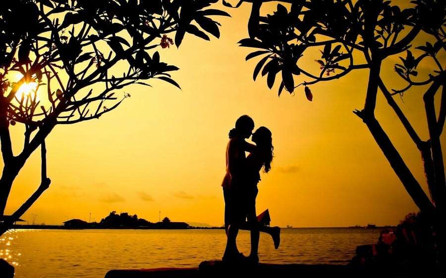 sunset_hug_love_couple