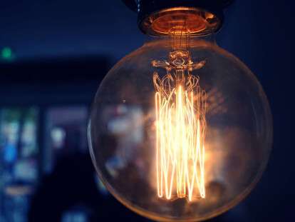 cropped-3092248-bright_bulb_close-up_electricity_energy_illuminated_light_light-bulb.jpg