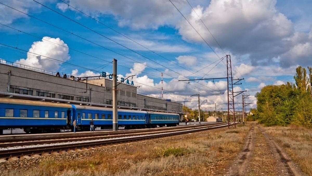 Железнодорожные сутки. Станция ЖД Днепр. Днепропетровск Южный вокзал. Станция Днепропетровск. Южный ж/д вокзал Днепр.