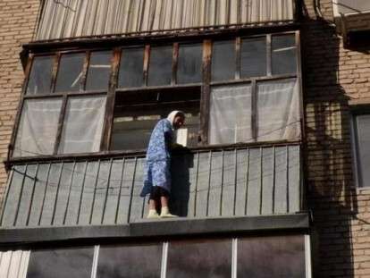 cropped-babushka-na-balkone_0.jpg