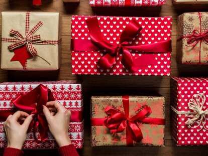 gifts-tying-bow-900x-1