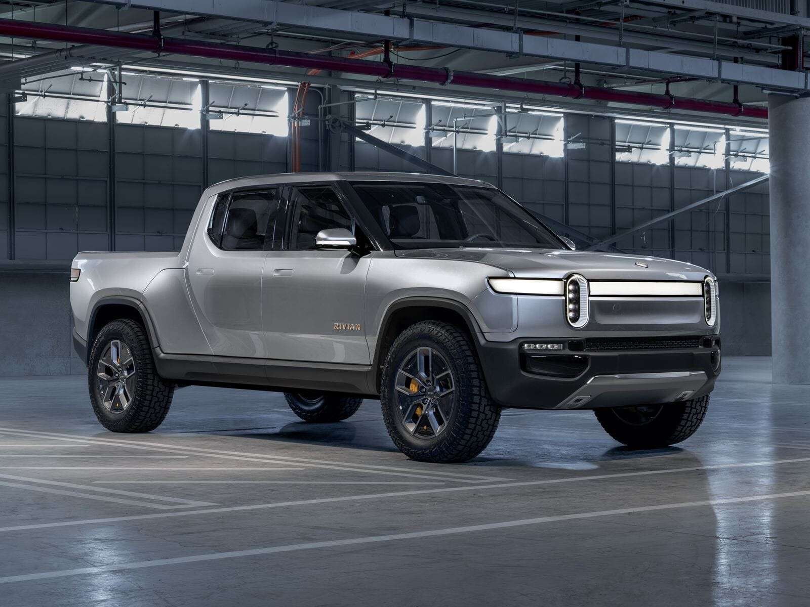 2018-11-a-rivian-r1t-front-view
