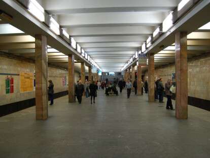 Kontraktova_Ploscha_Metro_Station_Kiev_01