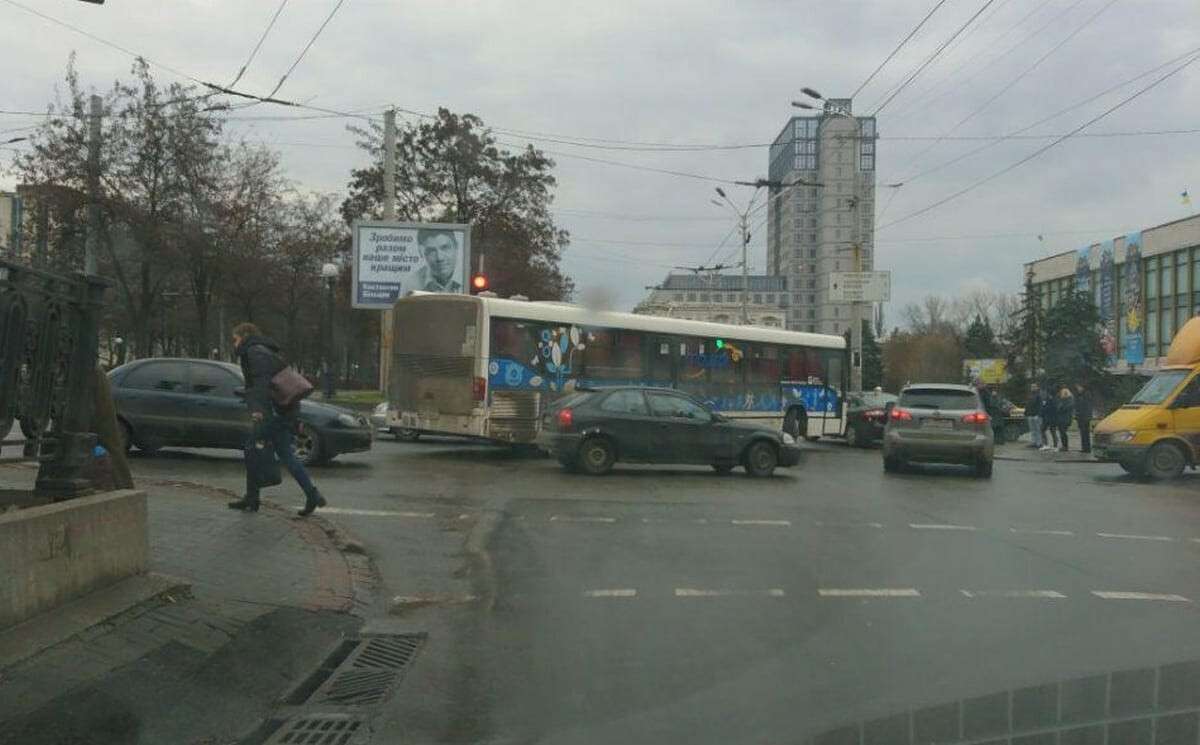 Что происходит в днепре сейчас. Что происходит в днепре сейчас. Воронка после взрыва. Что происходит в днепре сейчас. 04.