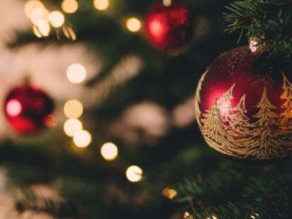 5d8de7e4de1f6_god_20202