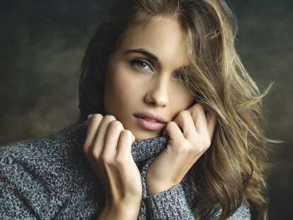 simona-nicola-davide-furnari-devushka-vzgliad-portret-volosy